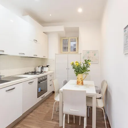 Apartamento Guesthost - Roomy In Rome's Centre Roma