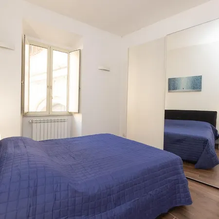 Guesthost - Roomy In Rome's Centre