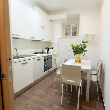 Apartamento Guesthost - Roomy In Rome's Centre