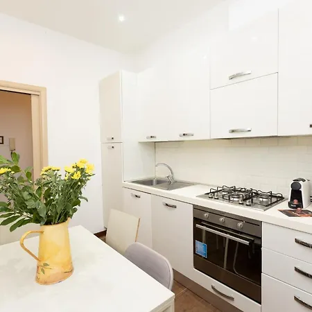 Apartamento Guesthost - Roomy In Rome's Centre *
