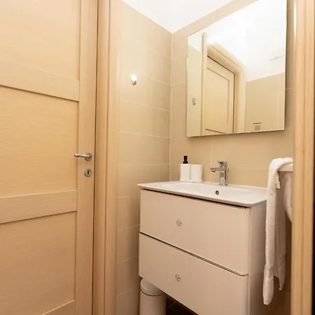 Guesthost - Roomy In Rome's Centre * Roma