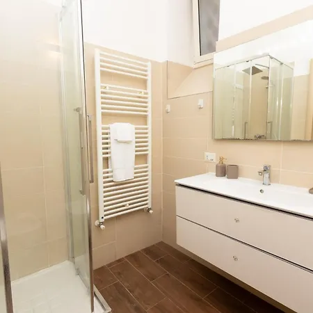 Guesthost - Roomy In Rome's Centre Apartamento *