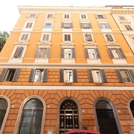 Guesthost - Roomy In Rome's Centre *